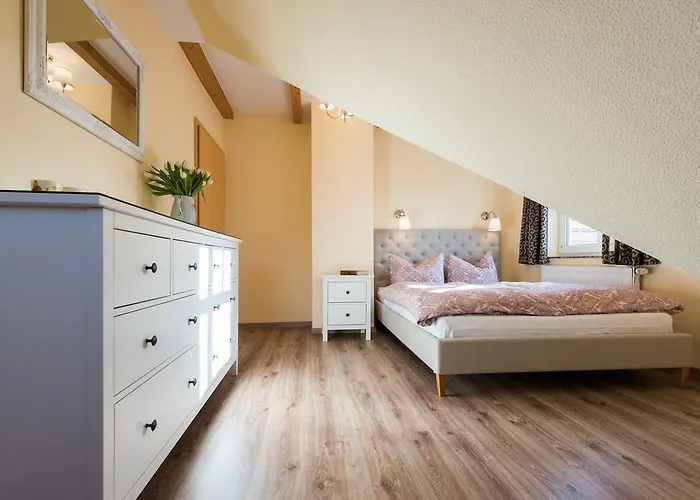 Bellevue Apartment *